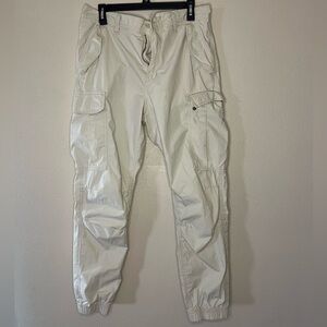 H&M Men’s cream cargo pants. Size L